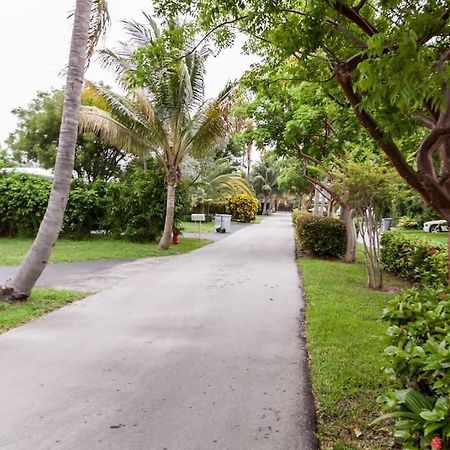 Comfortable Home, 7 Min Walk To Beach, Hot Tub, Pompano Beach Exterior foto