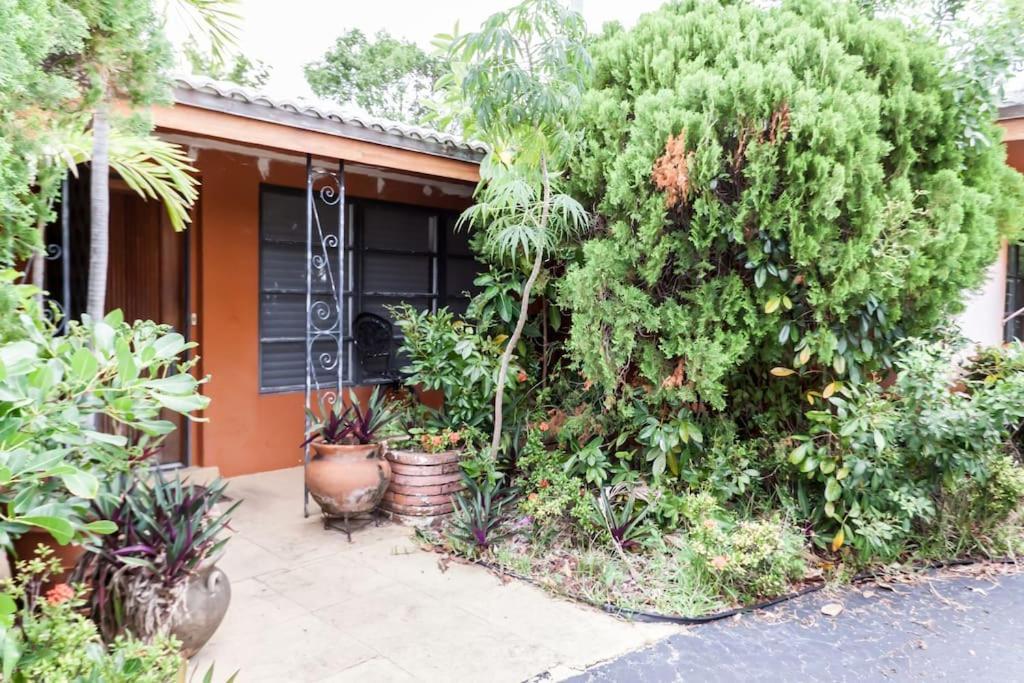 Comfortable Home, 7 Min Walk To Beach, Hot Tub, Pompano Beach Exterior foto