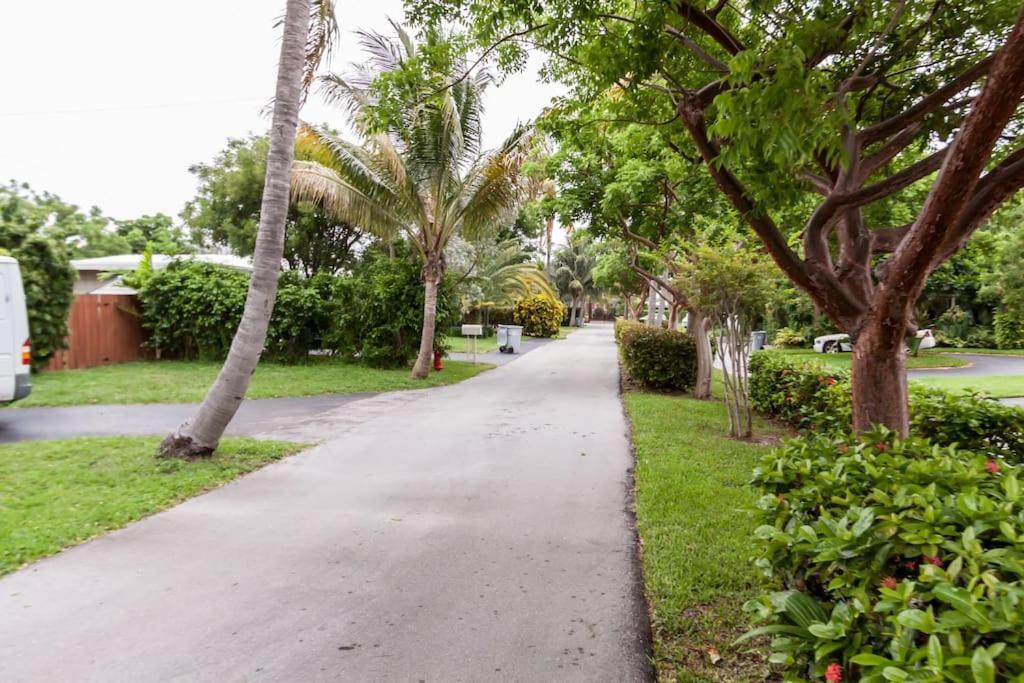 Comfortable Home, 7 Min Walk To Beach, Hot Tub, Pompano Beach Exterior foto