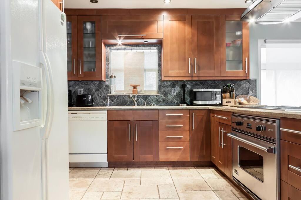 Comfortable Home, 7 Min Walk To Beach, Hot Tub, Pompano Beach Exterior foto